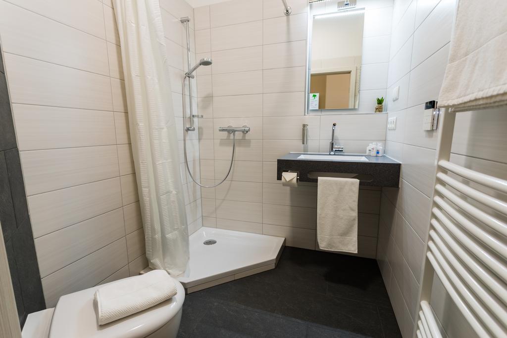 Apartmenthaus Koenigsallee ไบรอยท์ ภายนอก รูปภาพ