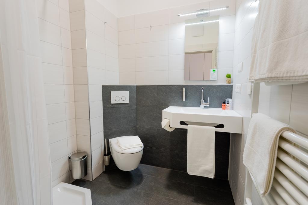Apartmenthaus Koenigsallee ไบรอยท์ ภายนอก รูปภาพ